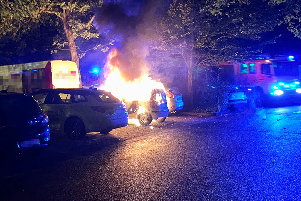 Panda-Fiat-in-Flammen-Lindenplatz