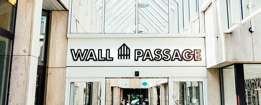Hier findest du jedes Geschäft in der Ratinger Wallpassage. Hier findest du jedes Geschäft in der Ratinger Wallpassage.